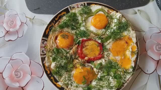 Яичница с  овощами. Вкусный завтрак за 5 минут.