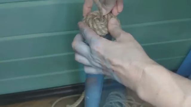 Самостоятельно делаем удобную и красивую когтеточку для кота