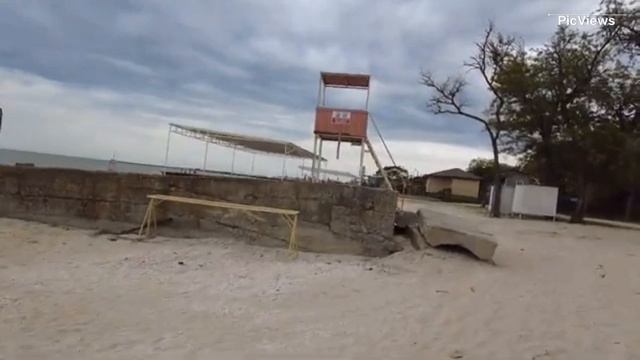 Ейск Краснодарский край центральный пляж сегодня 20 мая 2025. Обстановка на пляже и море, погода