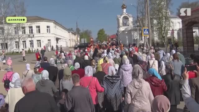 В Данилов привезли ковчег с частицей мощей патриарха Тихона