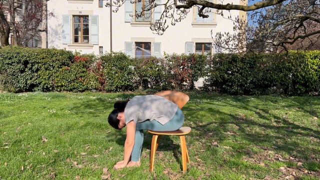 ПРОСТЫЕ упражнения для шеи и спины сидя. Йога НА СТУЛЕ