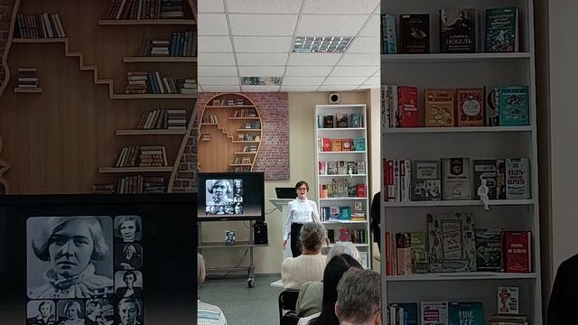 🌷      🌷
     🌷  🌷🌷 🌷
  🌷    ✨🌷     🌷
🌷   Ольга Берггольц. "Второй разговор с соседкой."