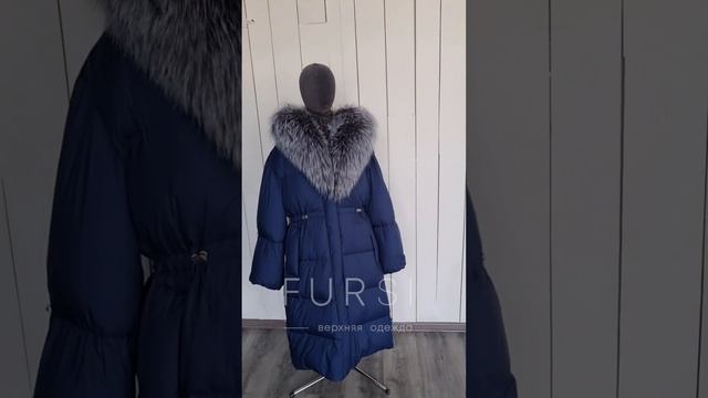 Видеообзор Пуховик LUX синий с мехом чернобурки полный
