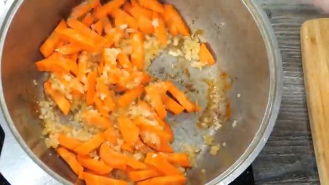Лёгкий рецепт в одной кастрюле. Тушёная картошка с курицей.