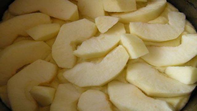 Воздушный пирог с яблоками