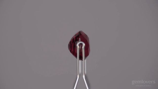Натуральный гранат из Мадагаскара 5.07 карат