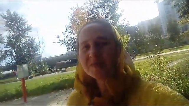 на ковре из жёлтых листьев...