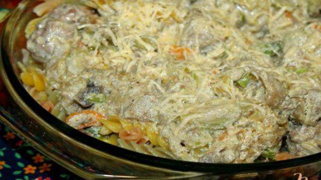 Фузилли с фрикадельками и овощами