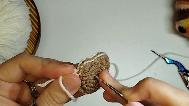 Пряничная жабка крючком || Новогодние вязаные амигуру?