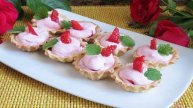 Тарталетки с творогом и клубникой