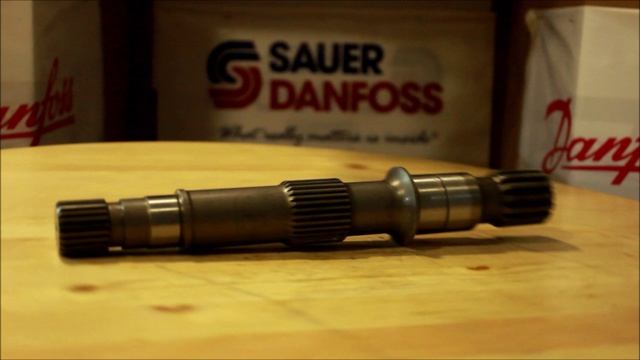 Вал 1700955 Наличие для JRL JRR 045, 051, 060, 075 Тандемное исполнение Danfoss Power Solutions