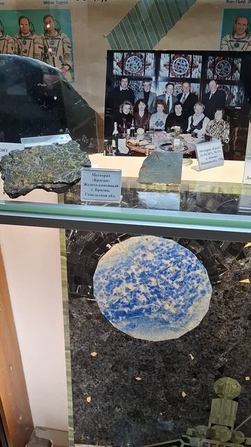 Луноход на Луне из камня🥰