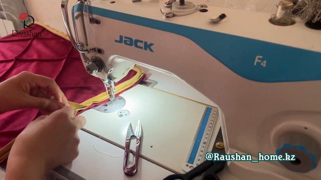 Декоративный подушки. Подушки с кантом. Подушки.