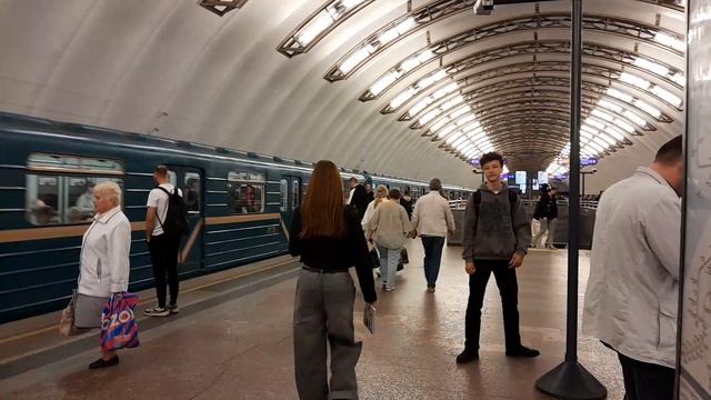 одна из Станции Петербургского Метрополитена