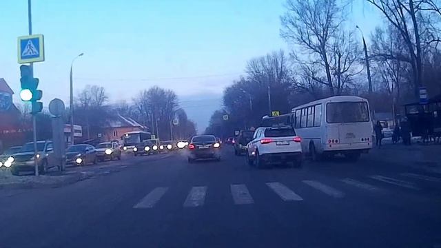 #ПДД.г. Иркутск. Поворот направо со среднего ряда. Пово?