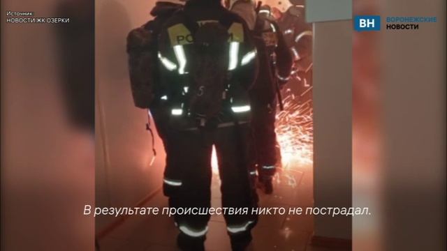 Воронежцы показали, как пожарные спиливали дверь в квартиру в ЖК «Озерки»