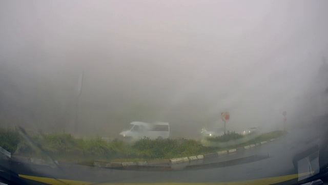 20.05.2025.Севастополь-Ялта. Туман жесть сегодня на некоторых участках дороги, с дождём.Пережидаю)