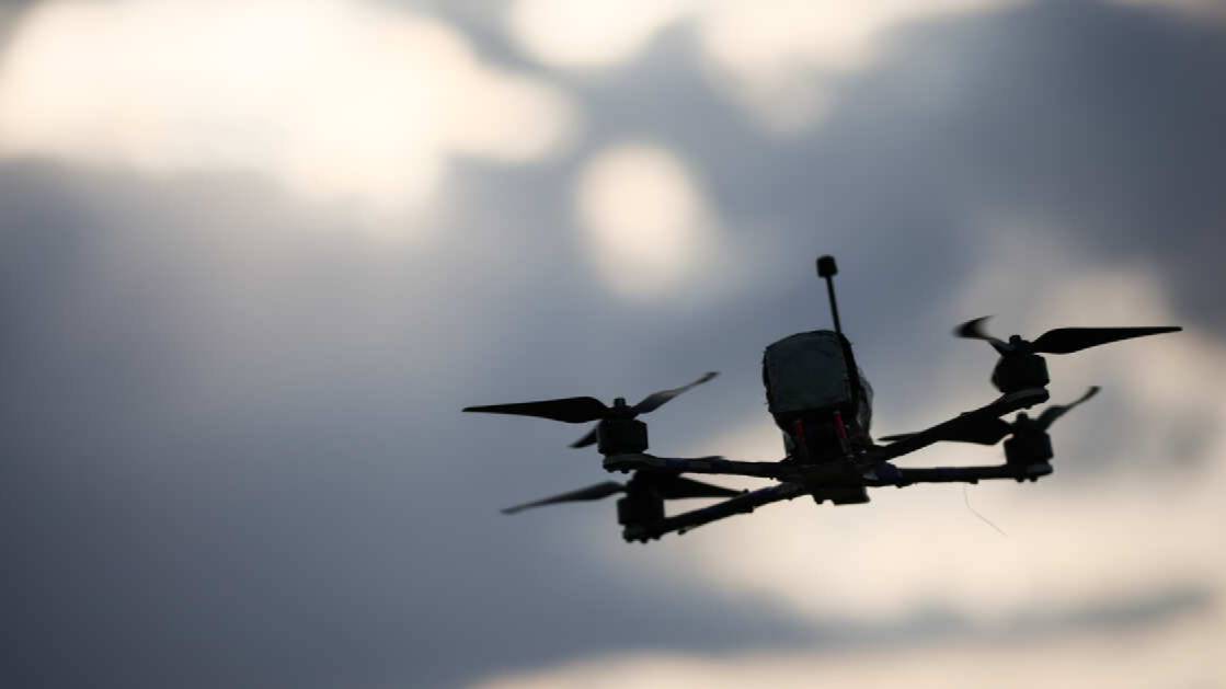 Операторы FPV-дронов уничтожили технику ВСУ у границы Курской области