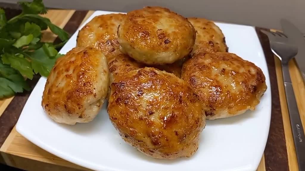 КУРИНЫЕ КОТЛЕТЫ Вкусные сочные домашние КОТЛЕТЫ ИЗ КУРИНОГО ФАРША на сковороде