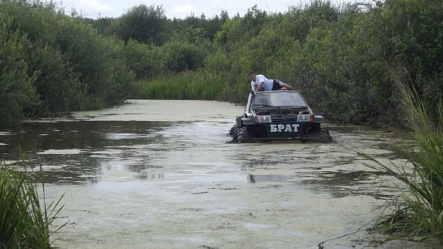 Вездеход "БРАТ" едем по болоту