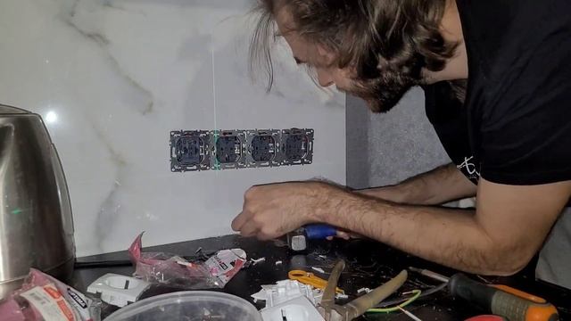 Последние розетки на фартуке. Вместо стрима