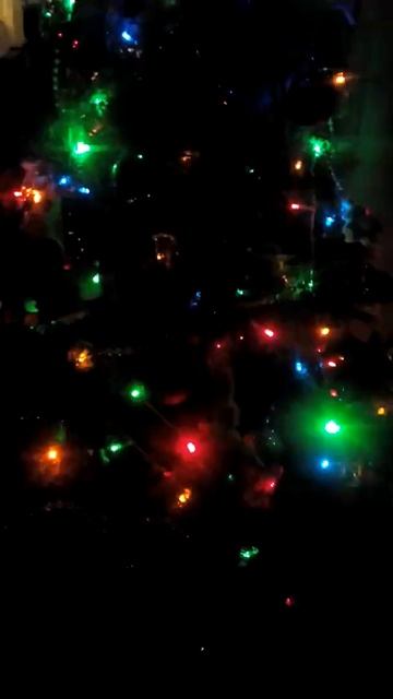 #Ёлка,Новогодние игрушки,свечи и хлопушки..🎄🎄🎄🎄💢💢💢🎇🎇🎇😃.