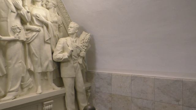 МОСКВА. К  90-летию метрополитена. СТАЛИНА ВЕРНУЛИ...ЭЛЕКТРОШОК!