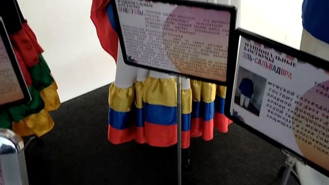 Латиноамериканский колорит - палатки с сувенирами, на?