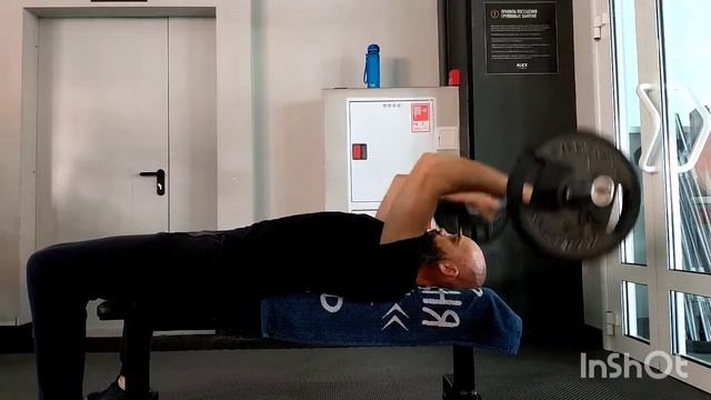 Французский жим со штангой EZ.