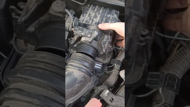 КАК ЗАМЕНИТЬ ВОЗДУШНЫЙ ФИЛЬТР HONDA FIT GK3