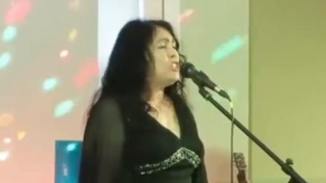 Люба Александрова.
Кавер на песню Таисии Повалий  -  "Одолжила"
