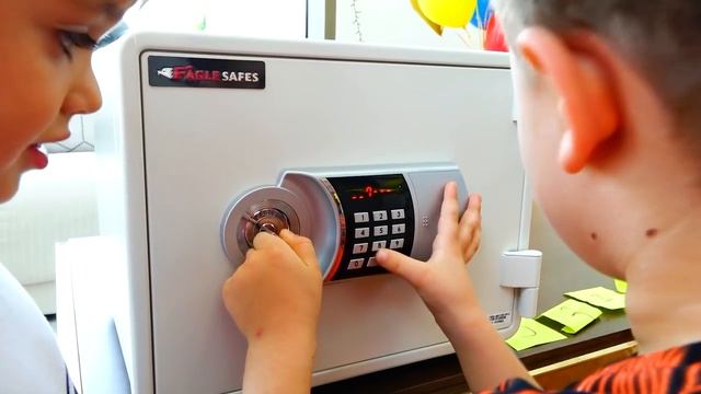 Влад и Никита - День Рождения Никиты вместе с Владом, Ромой и Дианой