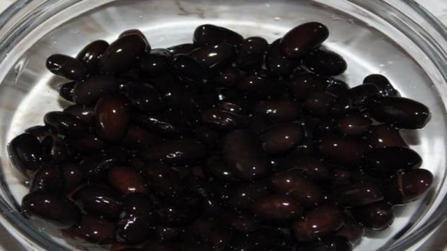 Морковный салат с адыгейским сыром и черной фасолью
