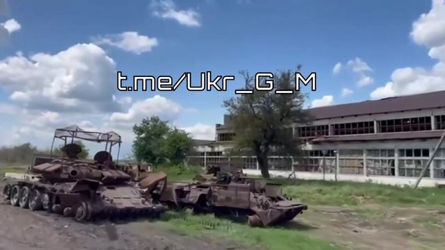 🇷🇺⚔️🇺🇦 Очередная дорога смерти с уничтоженными танками "Т-72", бронетранспортерами "БТР-3" и бро