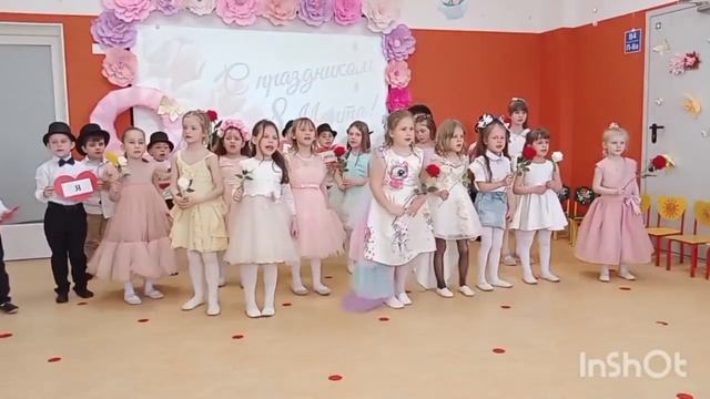 Яркий утренник, посвящённый Международному женскому дню 8 Марта в нашем детском саду.