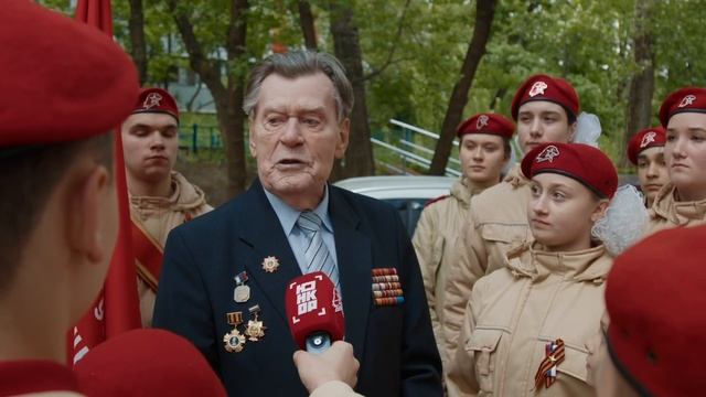 Парад у домов ветеранов Леонида Шанина, Ивана Лученко и Александра Омельяненко