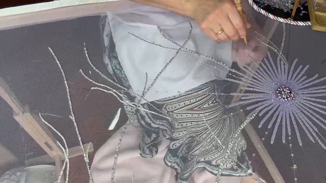 Вышивка люневильским крючком , процесс.