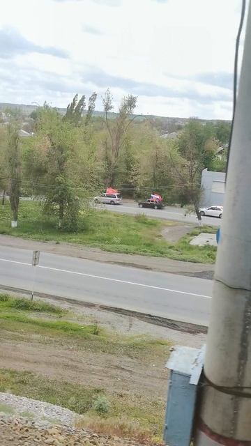 Небольшой парад техники из окна поезда!)