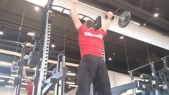 Приседания со штангой поднятой над головой 40 кг. Сегод