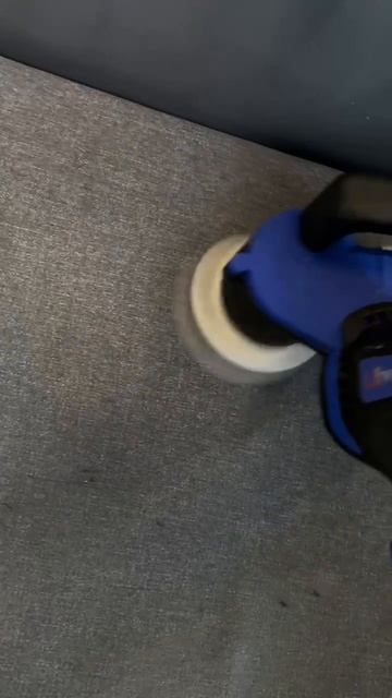 Наш мастер Иван качественно очистил диван на дому. Глубокая химчистка дивана