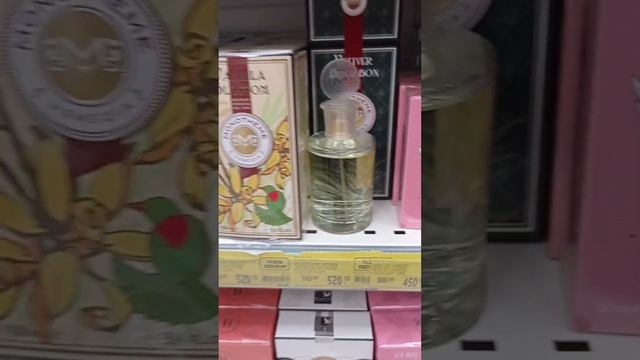 у дома открылся НОВЫЙ магазин косметики. . цены. качест