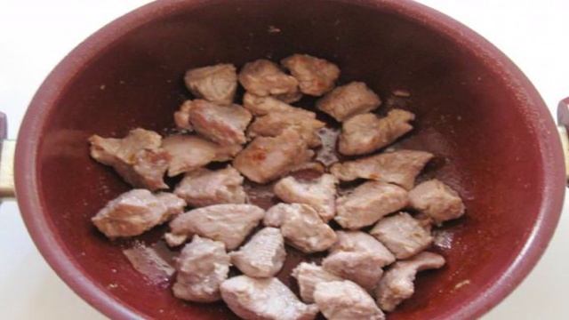 Гречневая каша с подливой из свинины