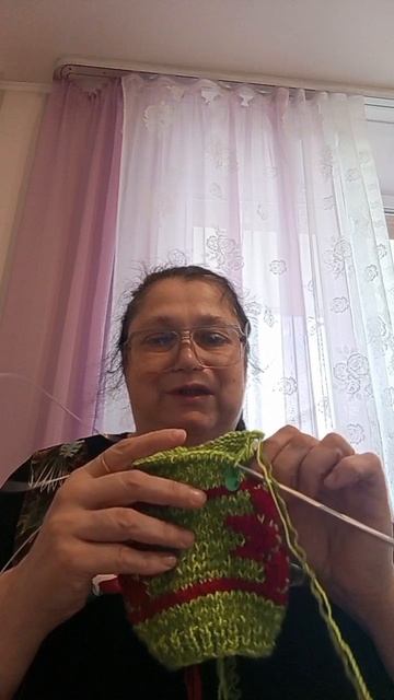 вязаные новогодние носочки. продаётся. от Анны Николаевны.