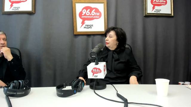 Владимир Хуторной — джазовый гитарист, Людмила Бердникова — начальник отдела искусств НГОНБ