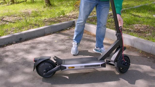NAVEE Electric Scooter S40: САМОКАТ В СТИЛЕ TESLA CYBERTRUCK