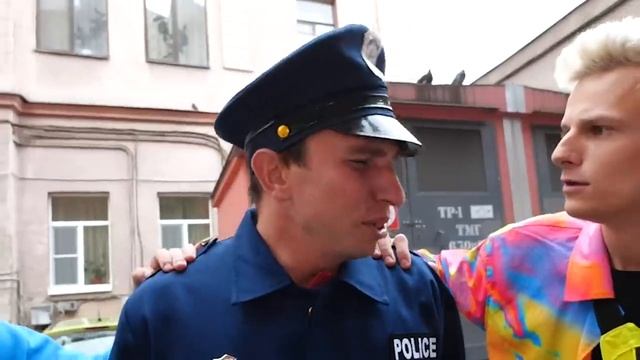 BRUNO-БРУНО БАНДА КЛОУНОВ ОГРАБИЛА МАГАЗИН СЛАДОСТЕЙ !  МОЙ ДРУГ ПРЕДАТЕЛЬ
