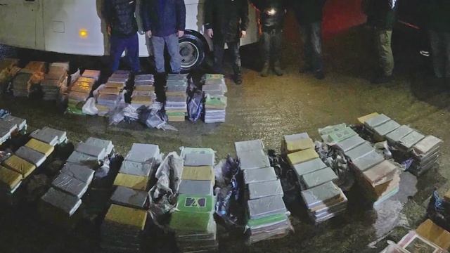 ФСБ показала изъятие почти 2 тонн кокаина