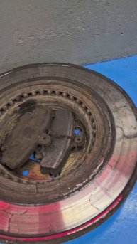 Renault Sendero замена:амортизаторов, опорных подшипников, тормозных колодок, дисков