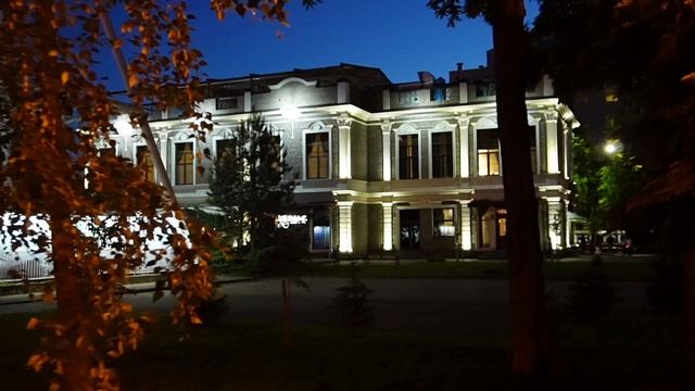 ЕКАТЕРИНИНСКИЙ СКВЕР и ГОРОДСКОЙ САД | место в Краснодаре, где встречаются история с современностью