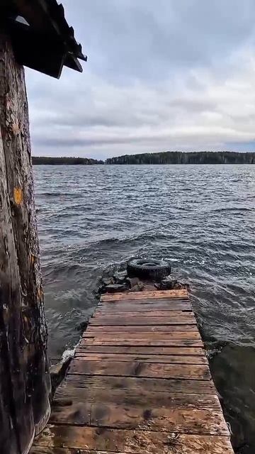 Штормит немного